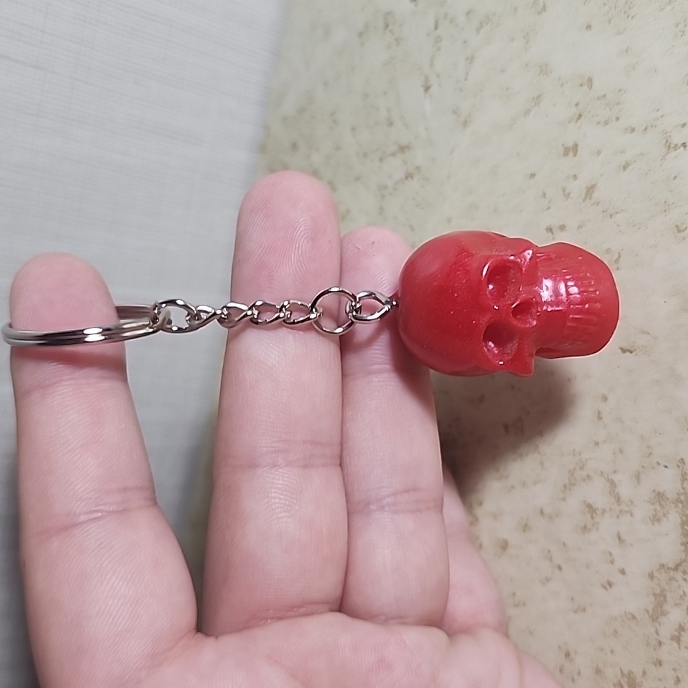 Skull Keychain ( red) - Picture 3 of 3